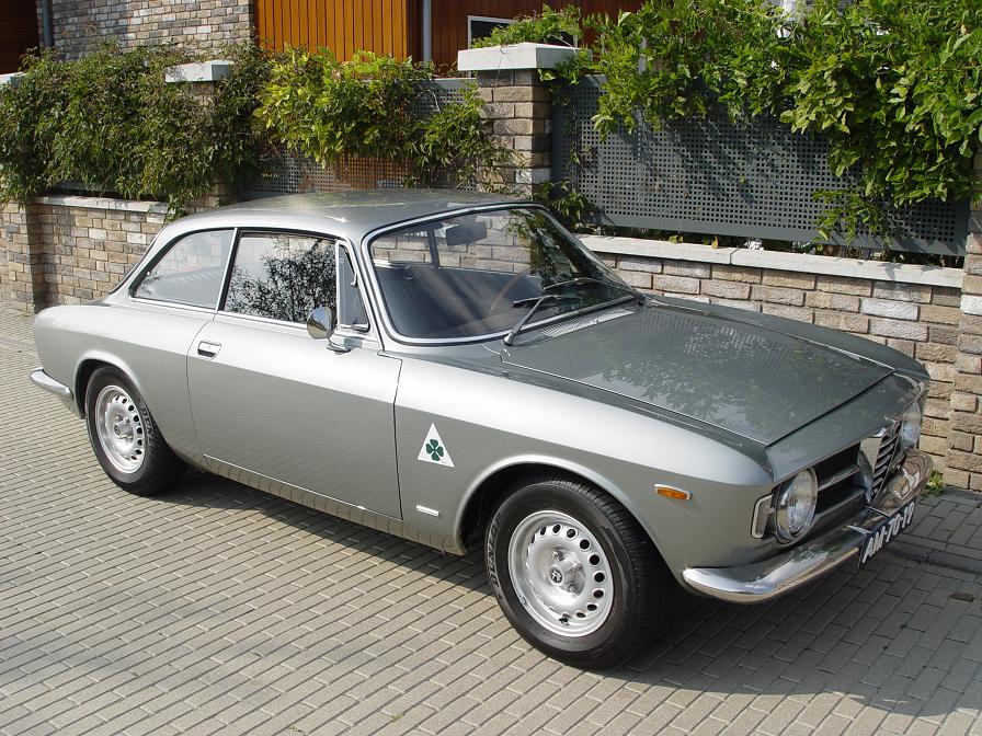 Alfa Romeo Giulia 1300 GT